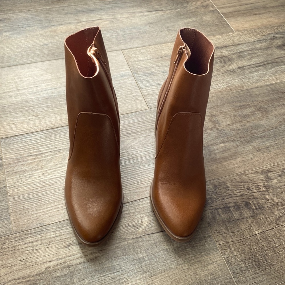 Womens boots size 9.5